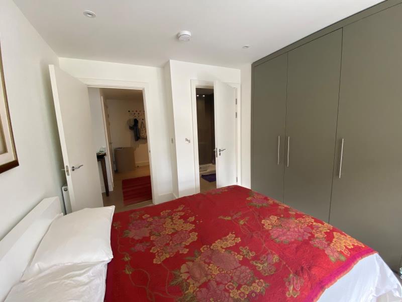 Flat Portal Way in London