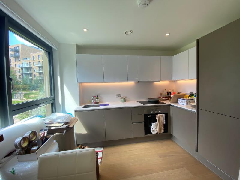 Flat Portal Way in London
