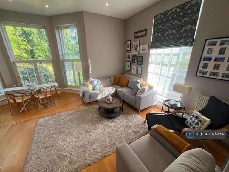 Flat Royal Drive in Greater London