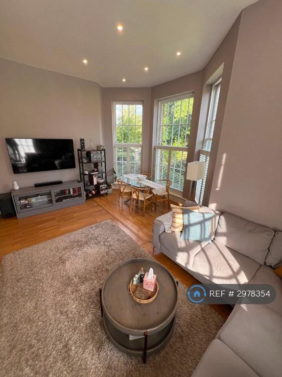 Flat Royal Drive in Greater London