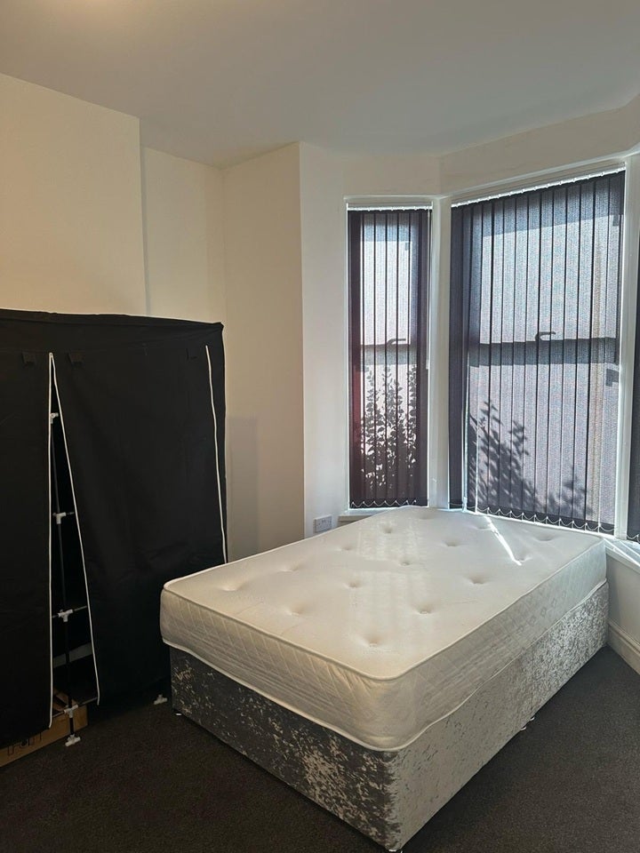 Room Shafton Place in Leeds