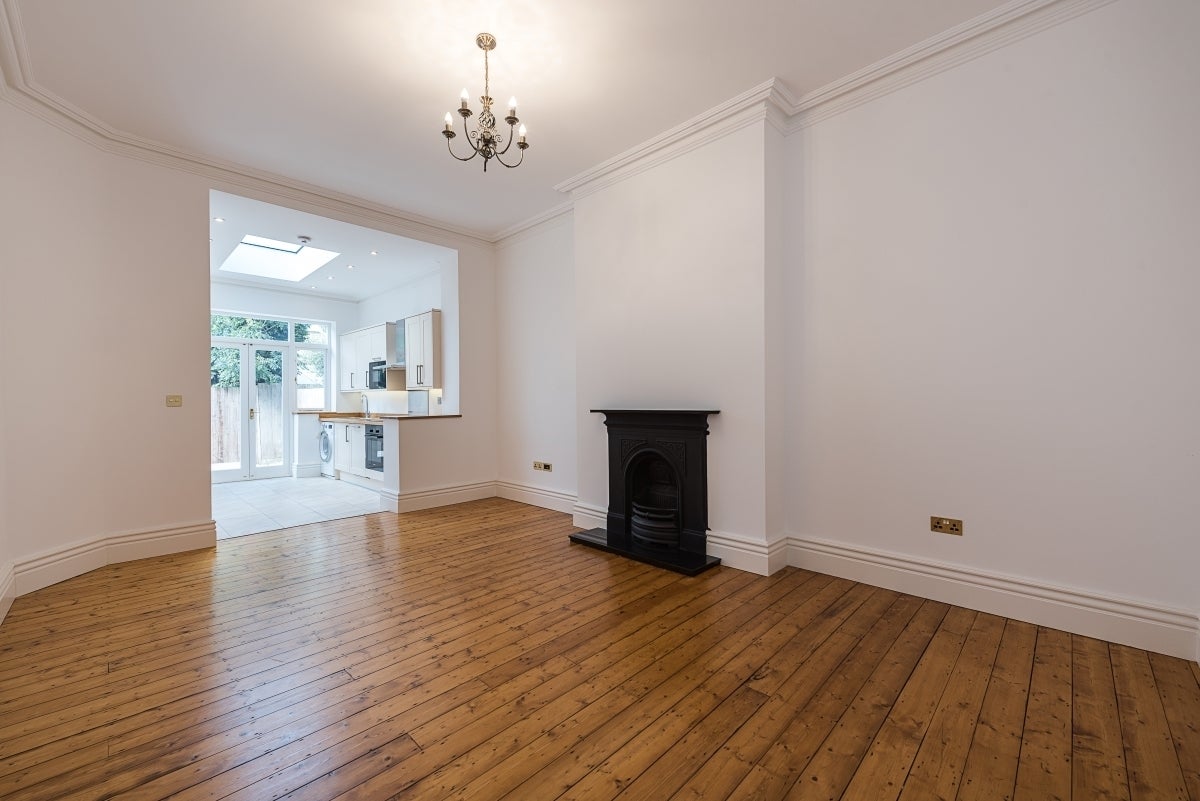 Flat Howitt Road in Greater London