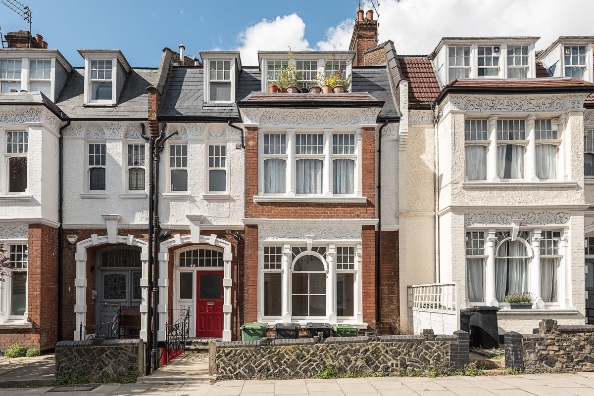Flat Howitt Road in Greater London