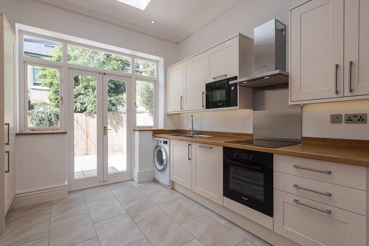Flat Howitt Road in Greater London