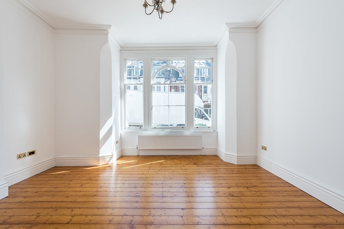Flat Howitt Road in Greater London