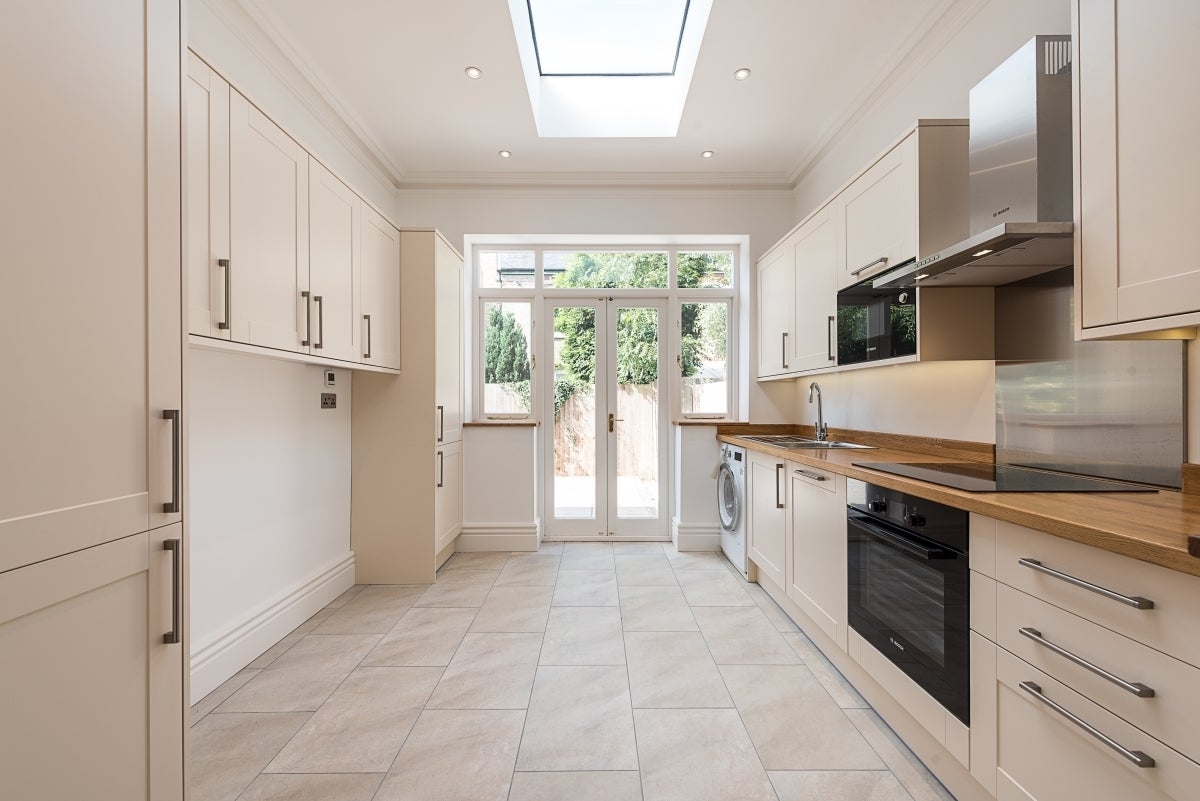 Flat Howitt Road in Greater London
