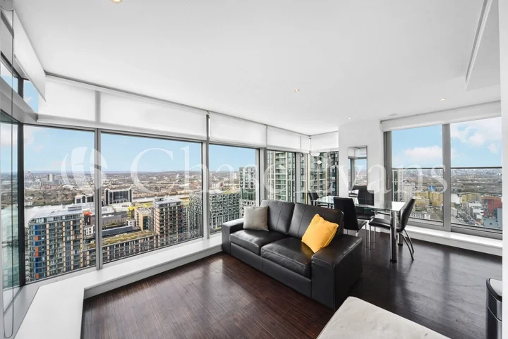 Flat Millharbour in Greater London