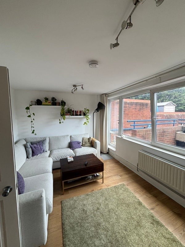 Room Coxson Way in Greater London