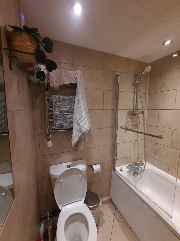 Room Coxson Way in Greater London