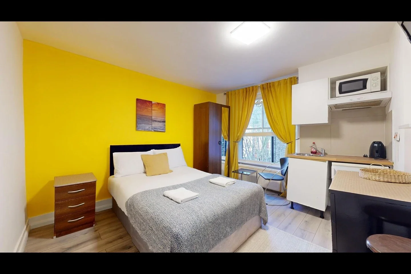 Flat Knaresborough Place in Greater London
