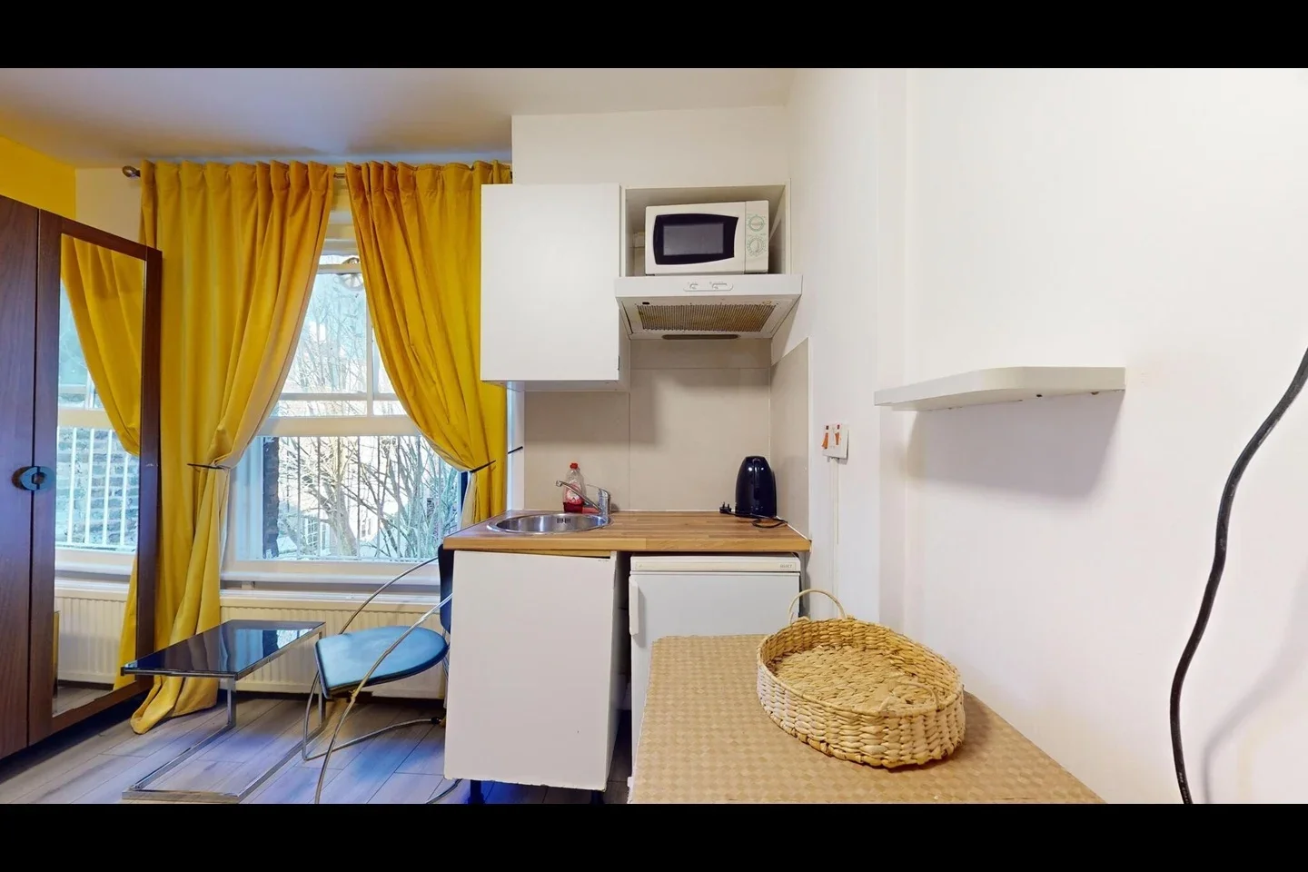 Flat Knaresborough Place in Greater London
