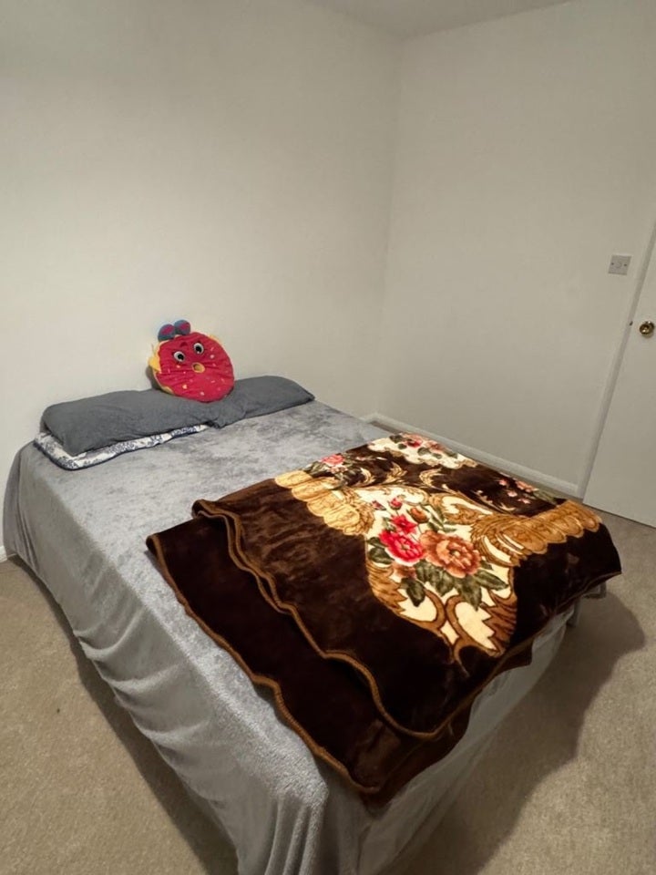 Room Charleston Close in Greater London