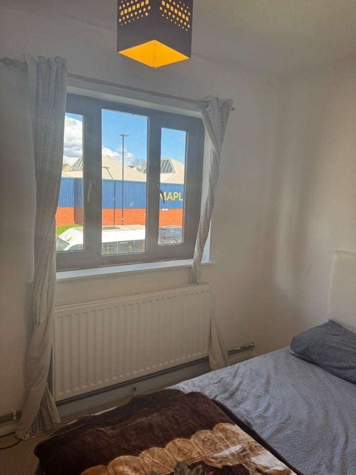 Room Charleston Close in Greater London