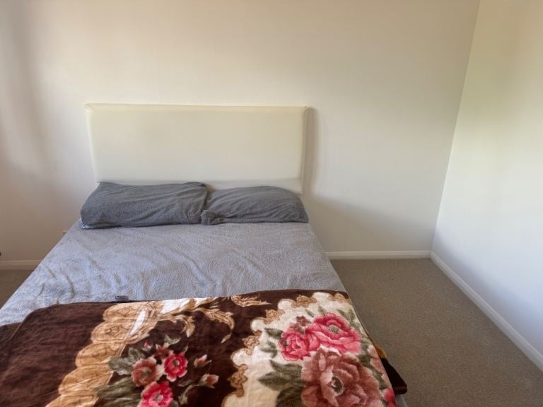 Room Charleston Close in Greater London