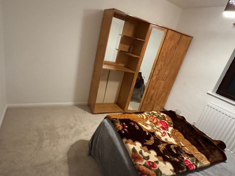 Room Charleston Close in Greater London