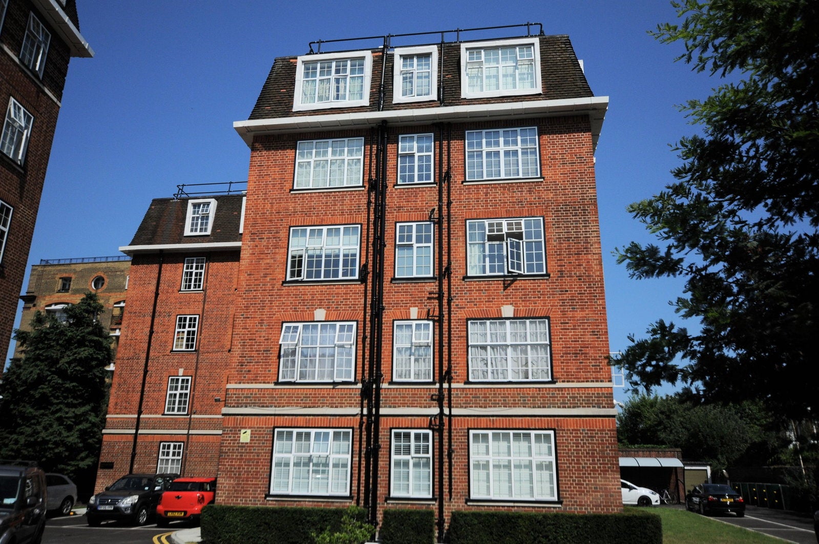 Flat South Way in Aveley