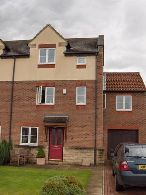 Room Acorn Way in Leeds