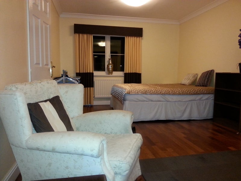 Room Acorn Way in Leeds