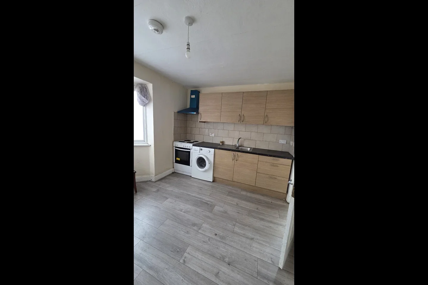 Flat Roxeth Grove in Greater London