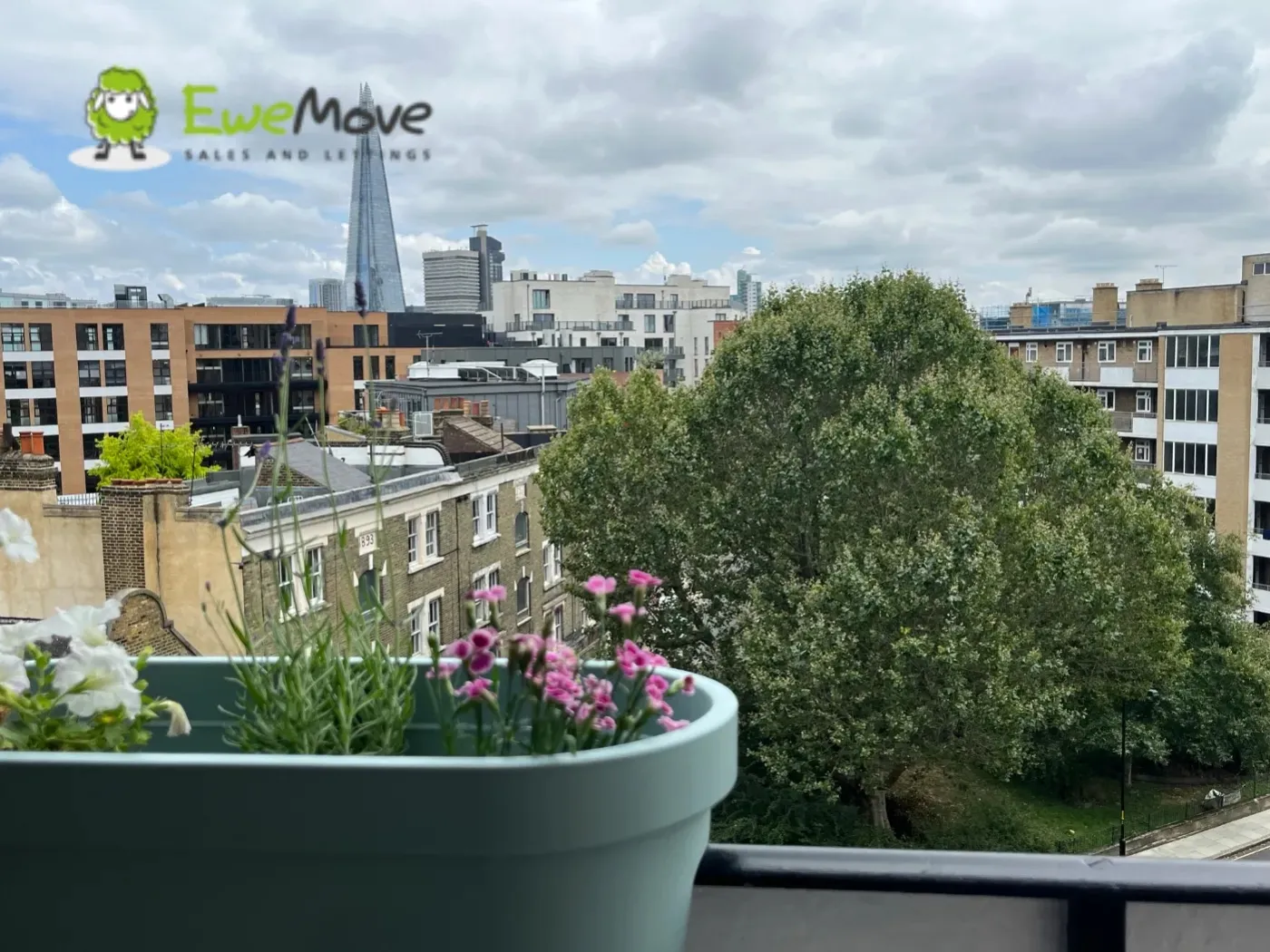 Flat Blackfriars Road in Greater London