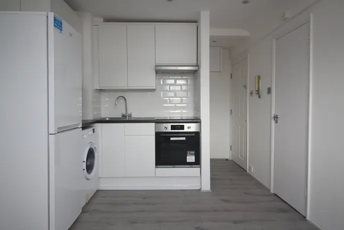 Flat Spring Street in City of Westminster
