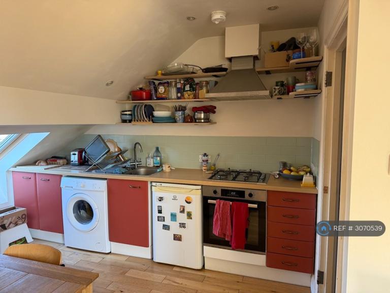 Flat Endymion Road in Greater London