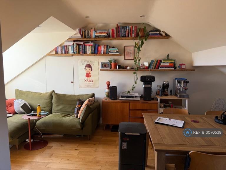 Flat Endymion Road in Greater London