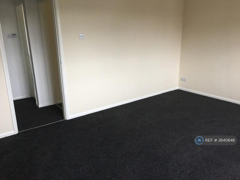 Flat Stuart Close in Kettering