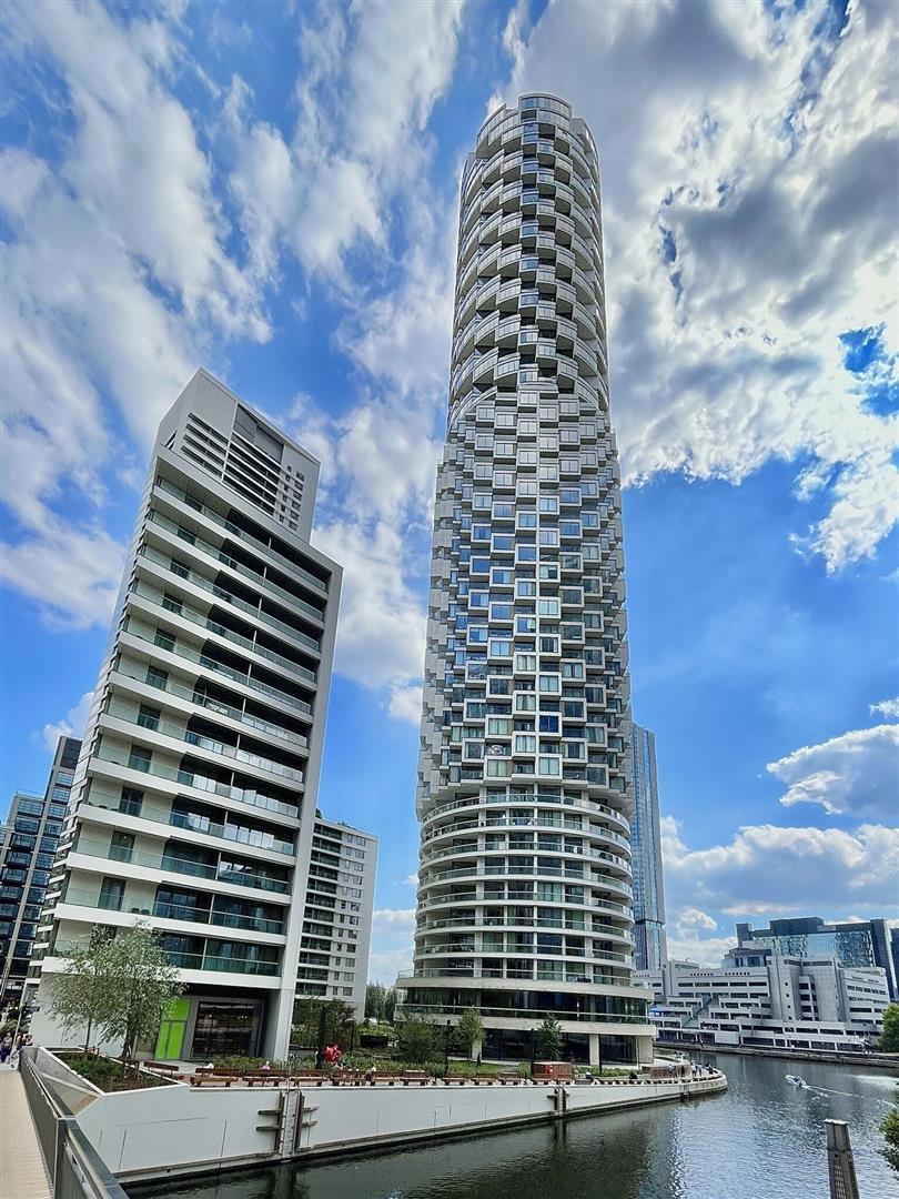 Flat Park Drive in Greater London