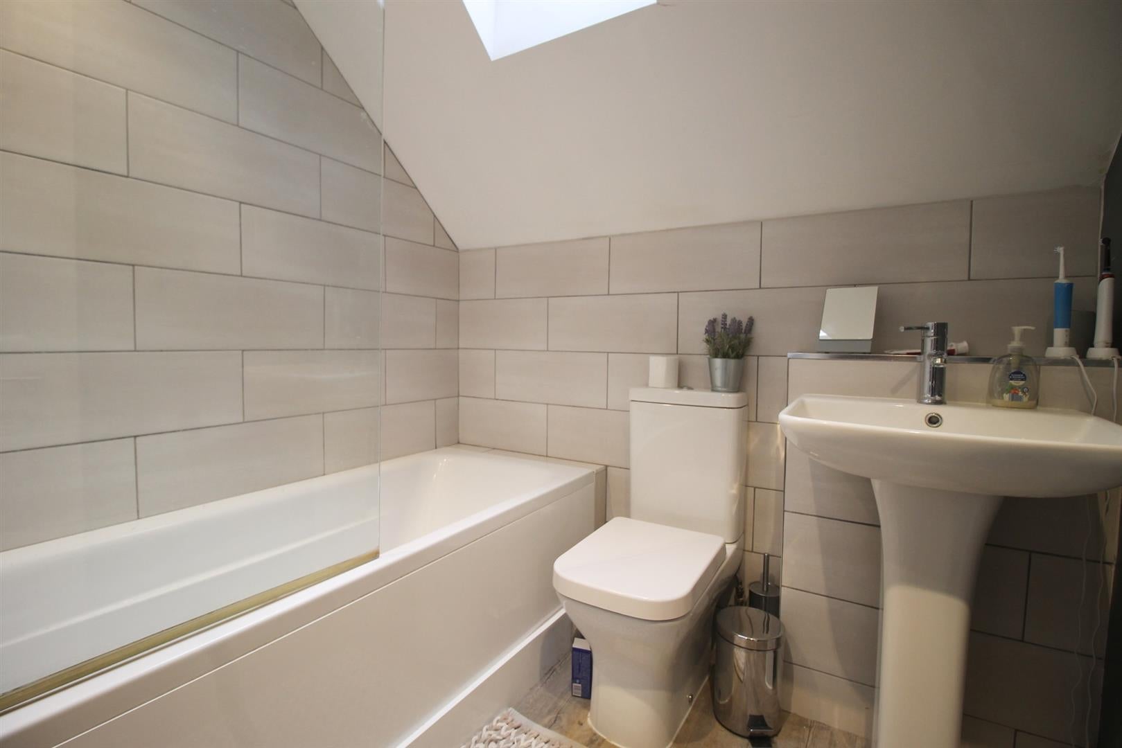 Flat Kingsmead Road in Loudwater