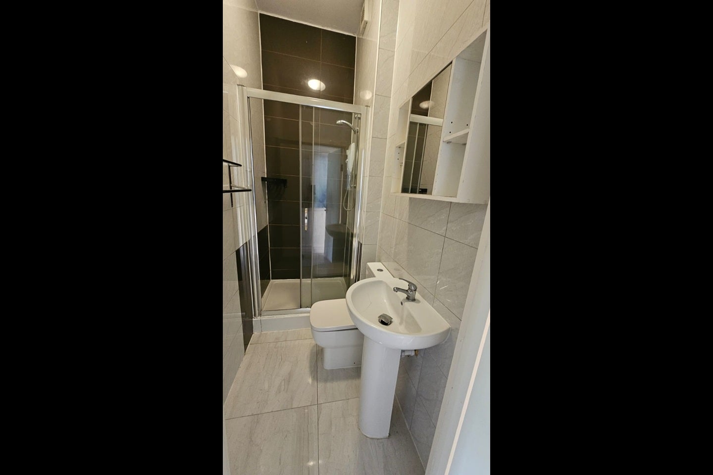 Flat Blakemore Road in Greater London