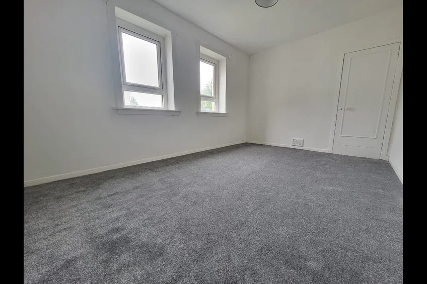 Flat Viewpark Gardens in Renfrew