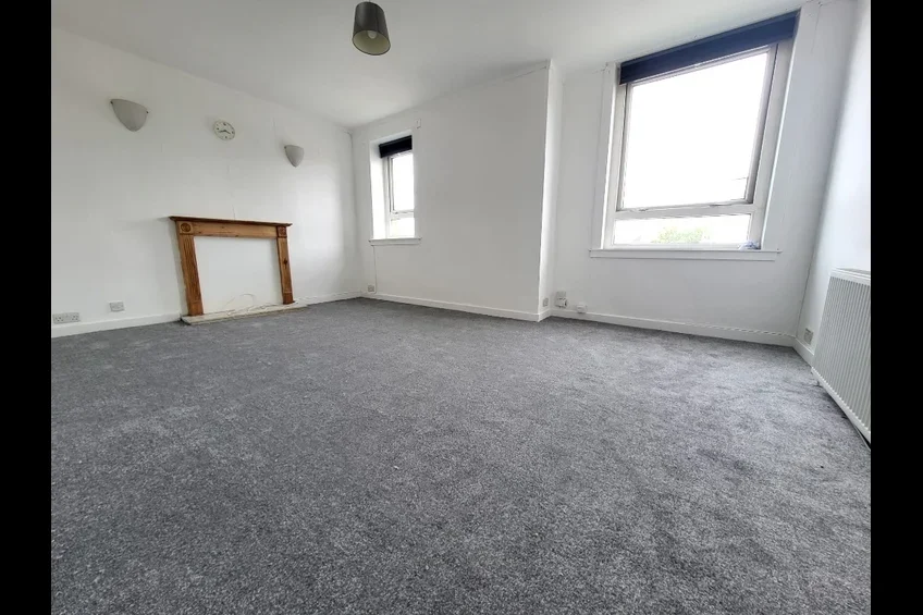 Flat Viewpark Gardens in Renfrew