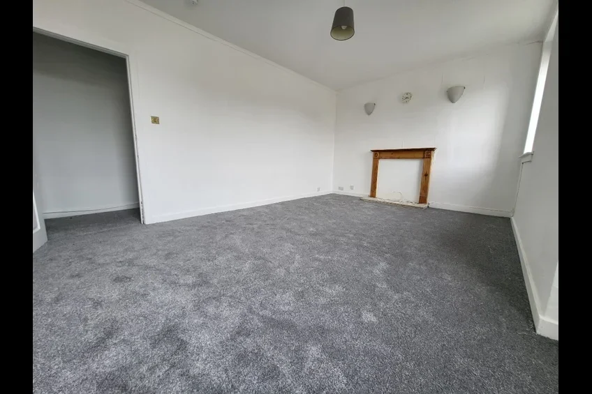 Flat Viewpark Gardens in Renfrew