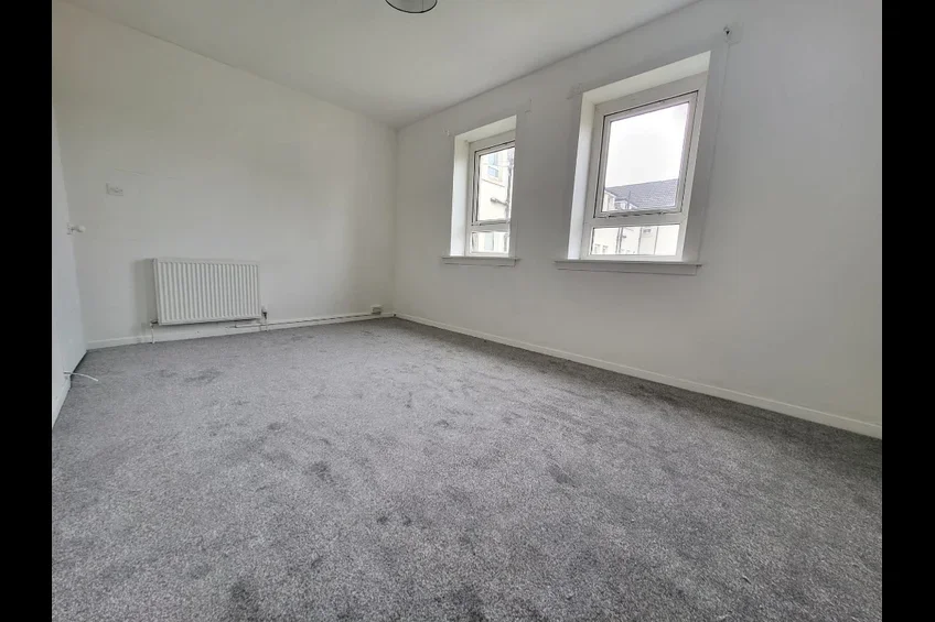 Flat Viewpark Gardens in Renfrew