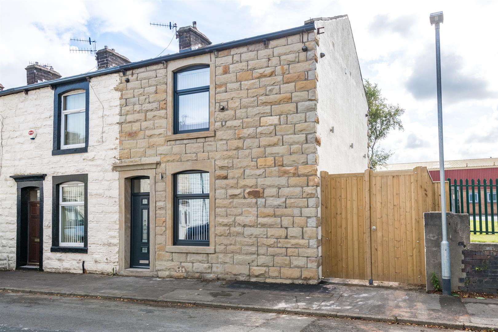 Room Pomfret Street in Burnley