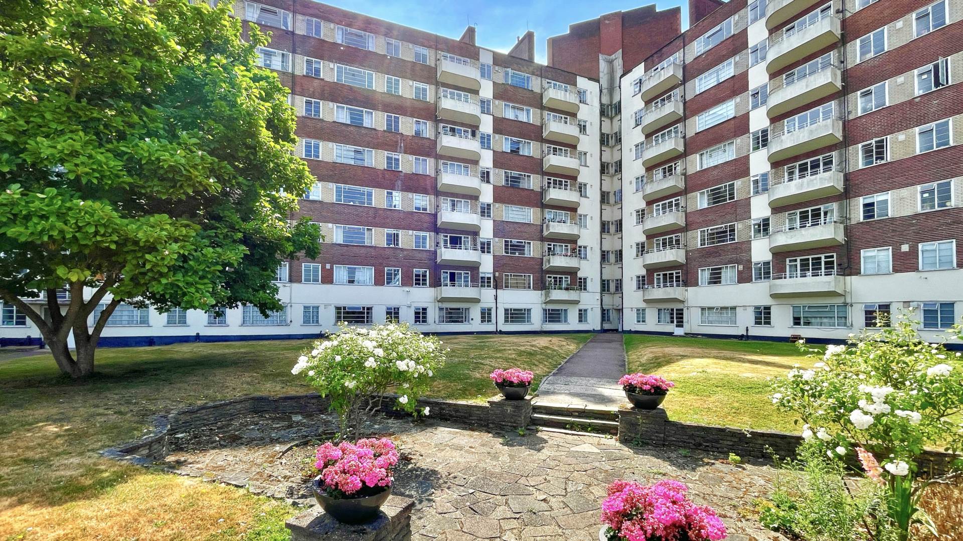 Flat Hornsey Lane in Greater London