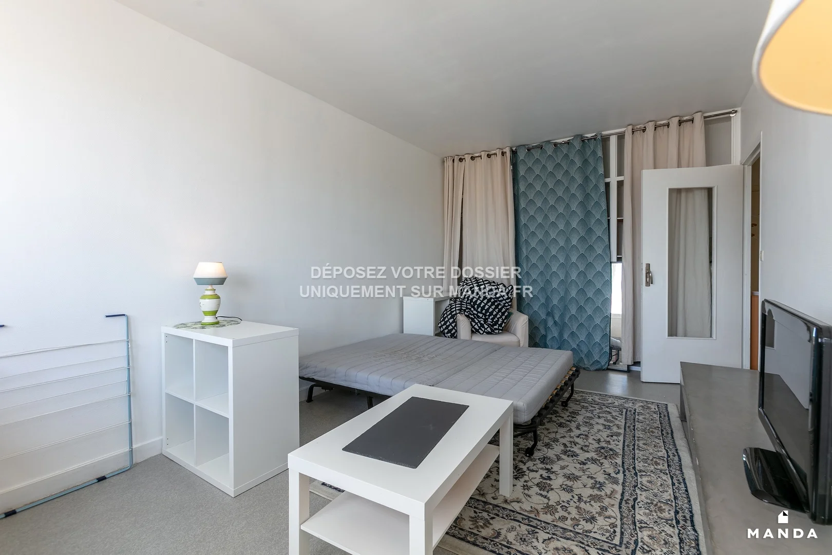 Flat Rue des Amiraux in Paris