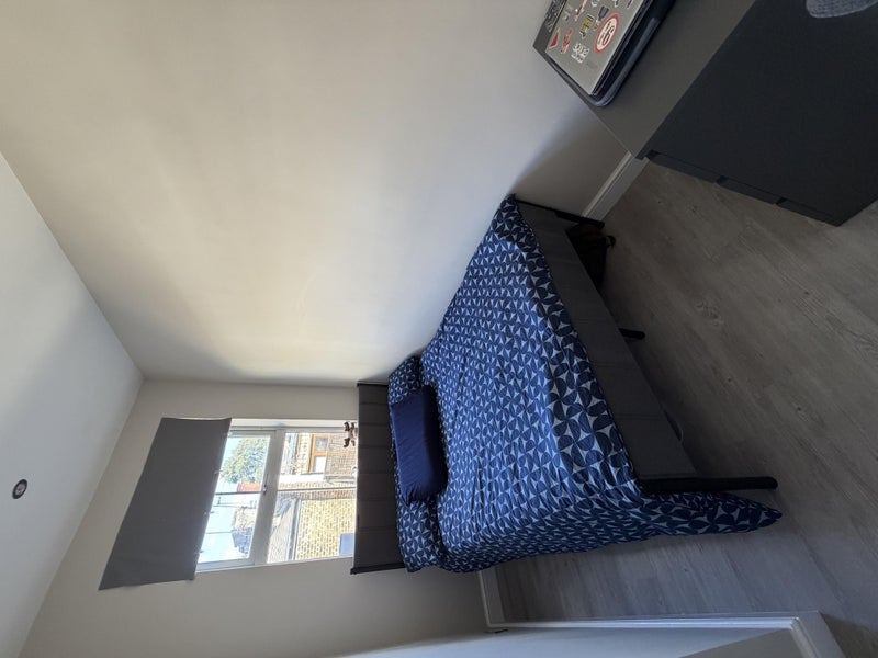 Room Battersea High Street in Greater London