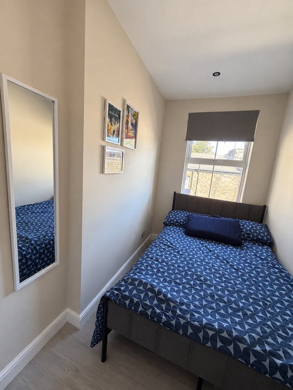 Room Battersea High Street in Greater London