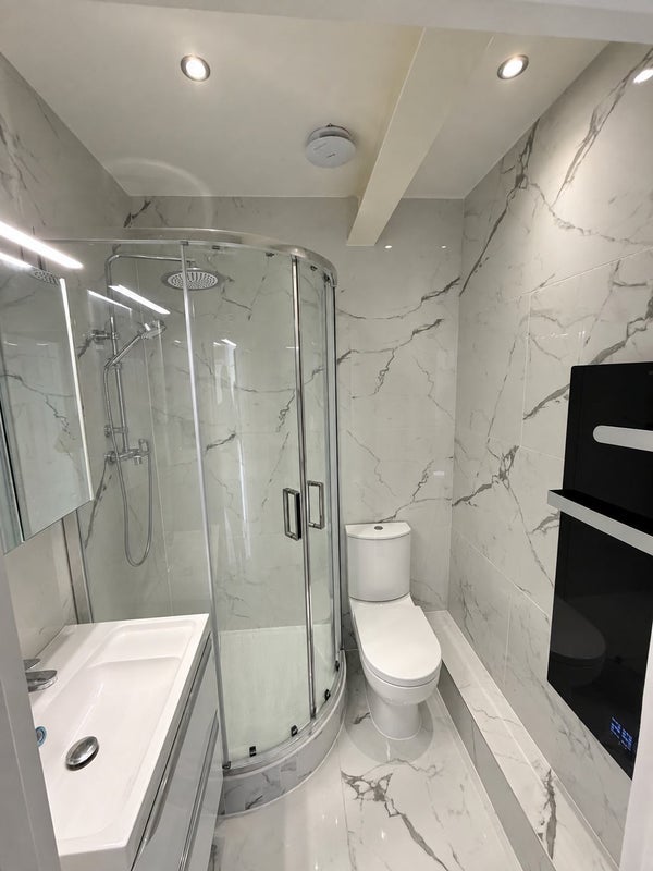 Room Battersea High Street in Greater London