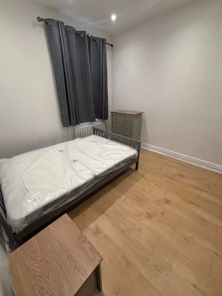 Room Totteridge Road in Greater London