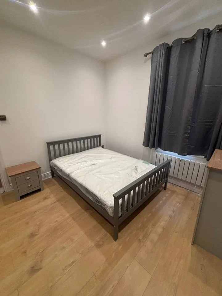 Room Totteridge Road in Greater London