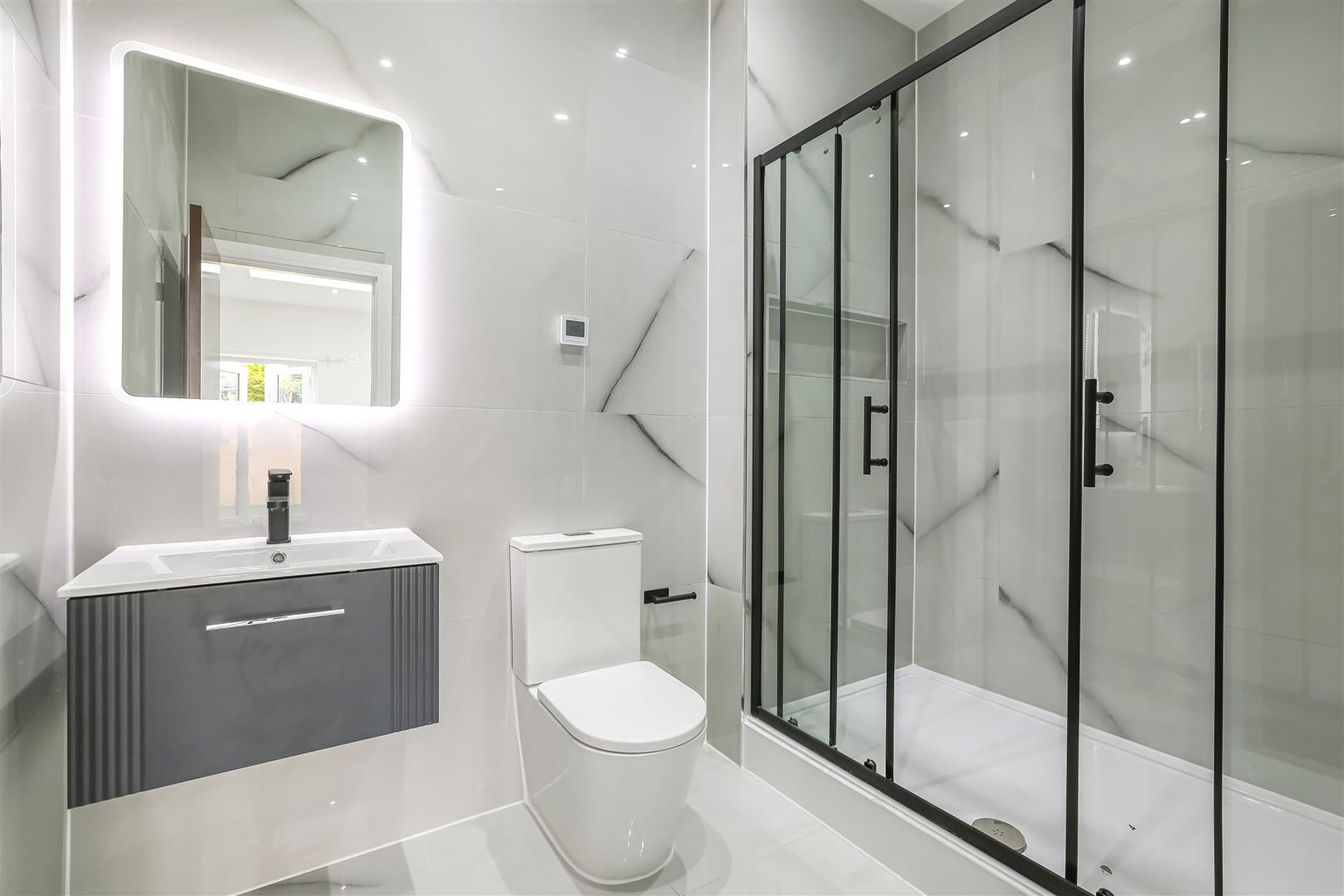 Flat Grosvenor Avenue in Greater London