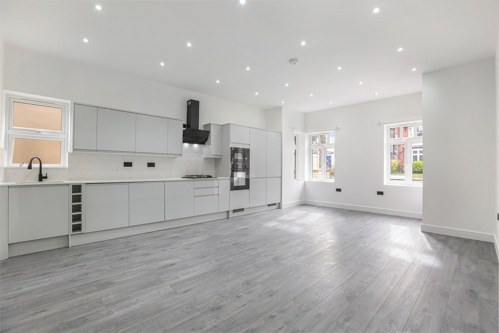 Flat Grosvenor Avenue in Greater London