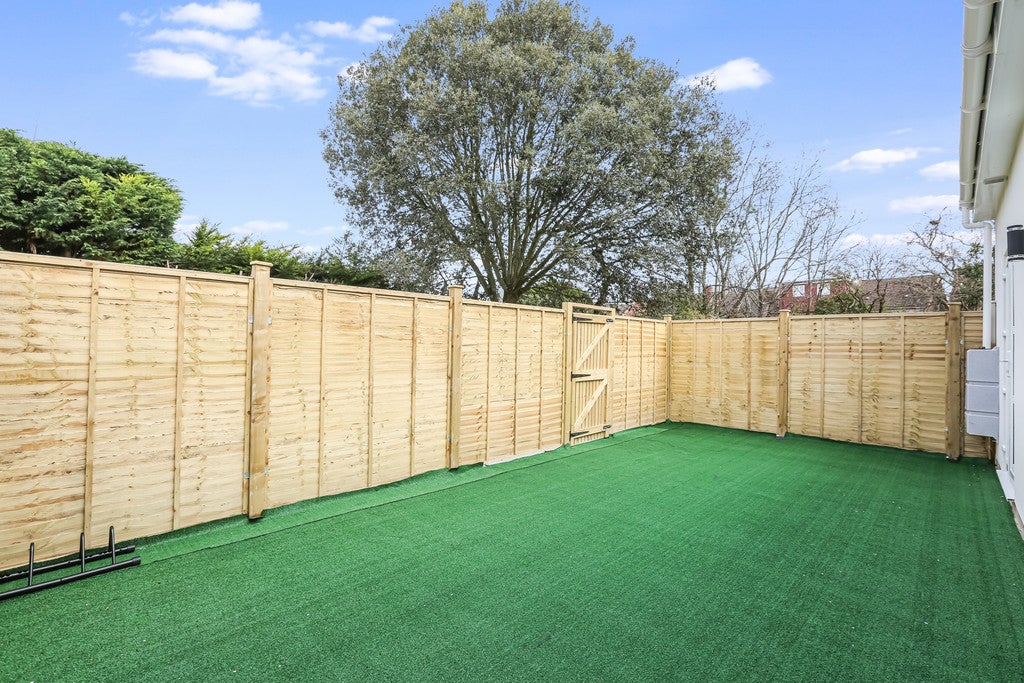 Flat Grosvenor Avenue in Greater London