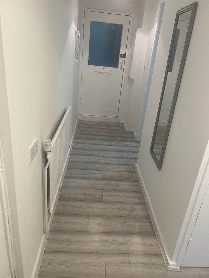 Flat Fairfoot Road in Greater London