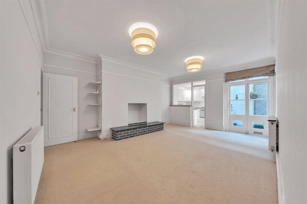 Flat Elvaston Mews in Greater London