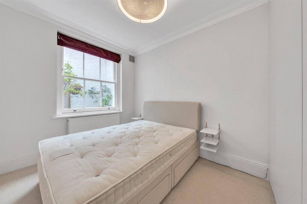 Flat Elvaston Mews in Greater London