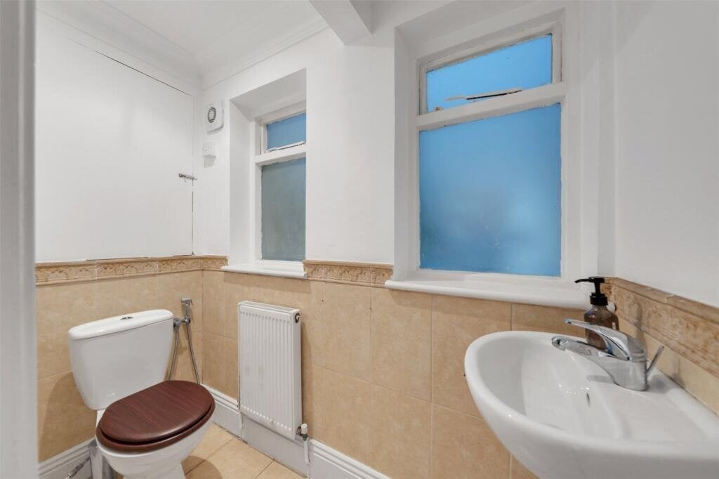 Flat Elvaston Mews in Greater London